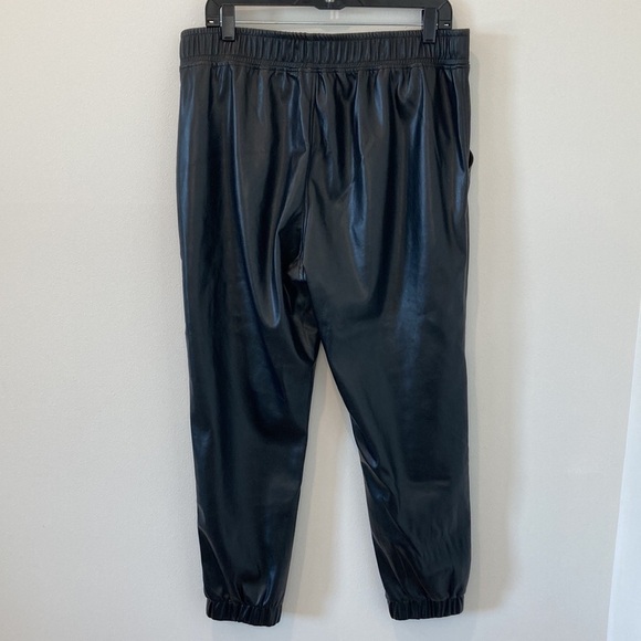 NWT BB Dakota Walk It Out Vegan Jogger - Picture 8 of 10
